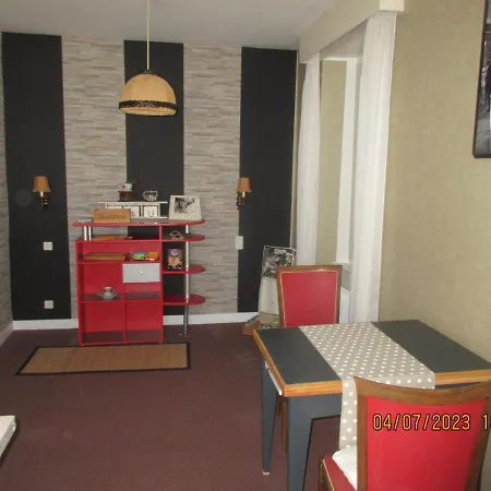 Chambre Chez L'Habitant Homestay *